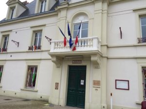 drapeaux-en-berne-en-hommage-victimes-attentats