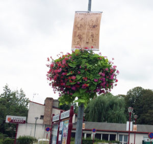 illustration des panneaux traitant de moral et de civisme sur le chmin de l'école